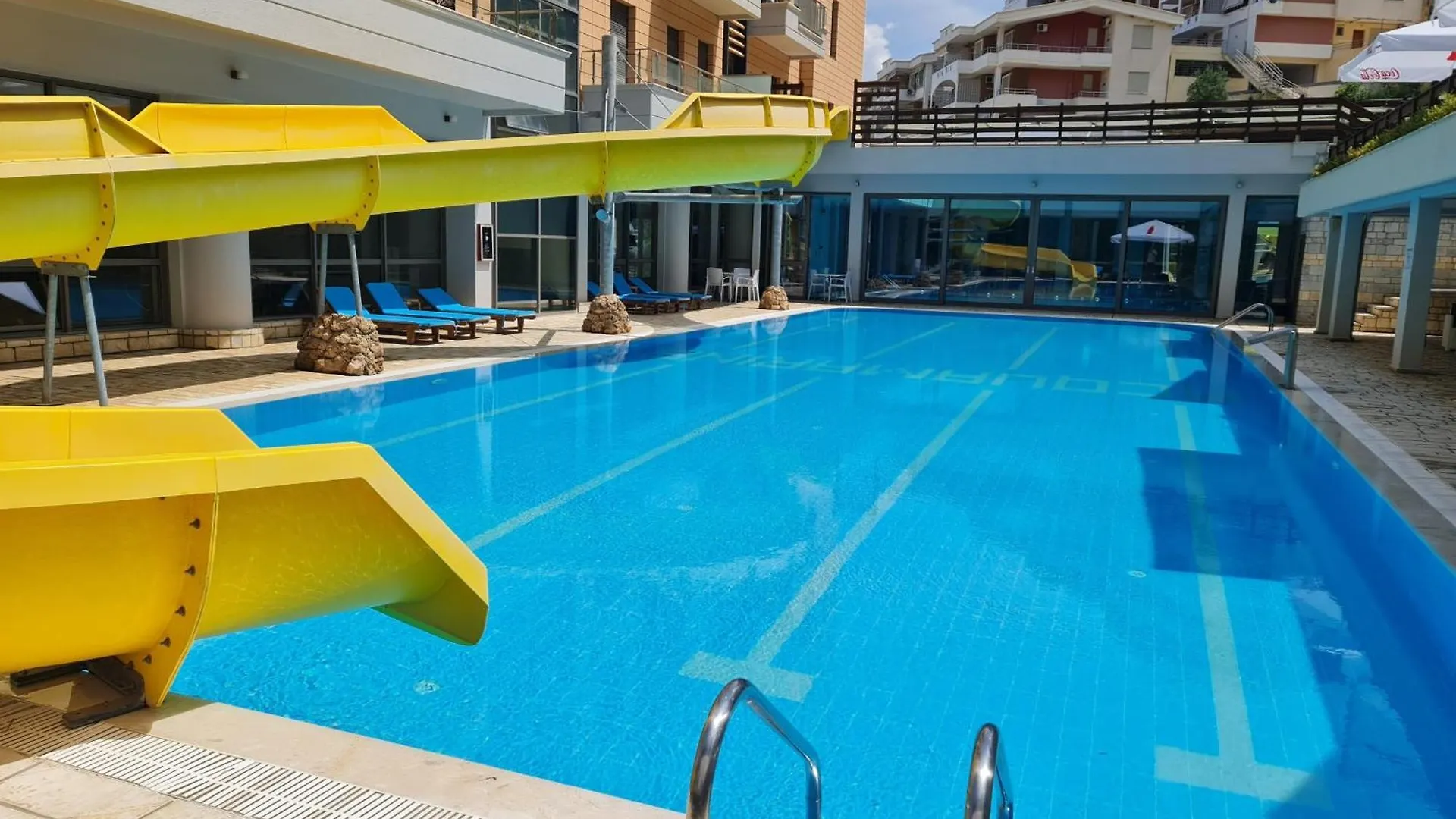 Diamond Holiday Apartments Влёра