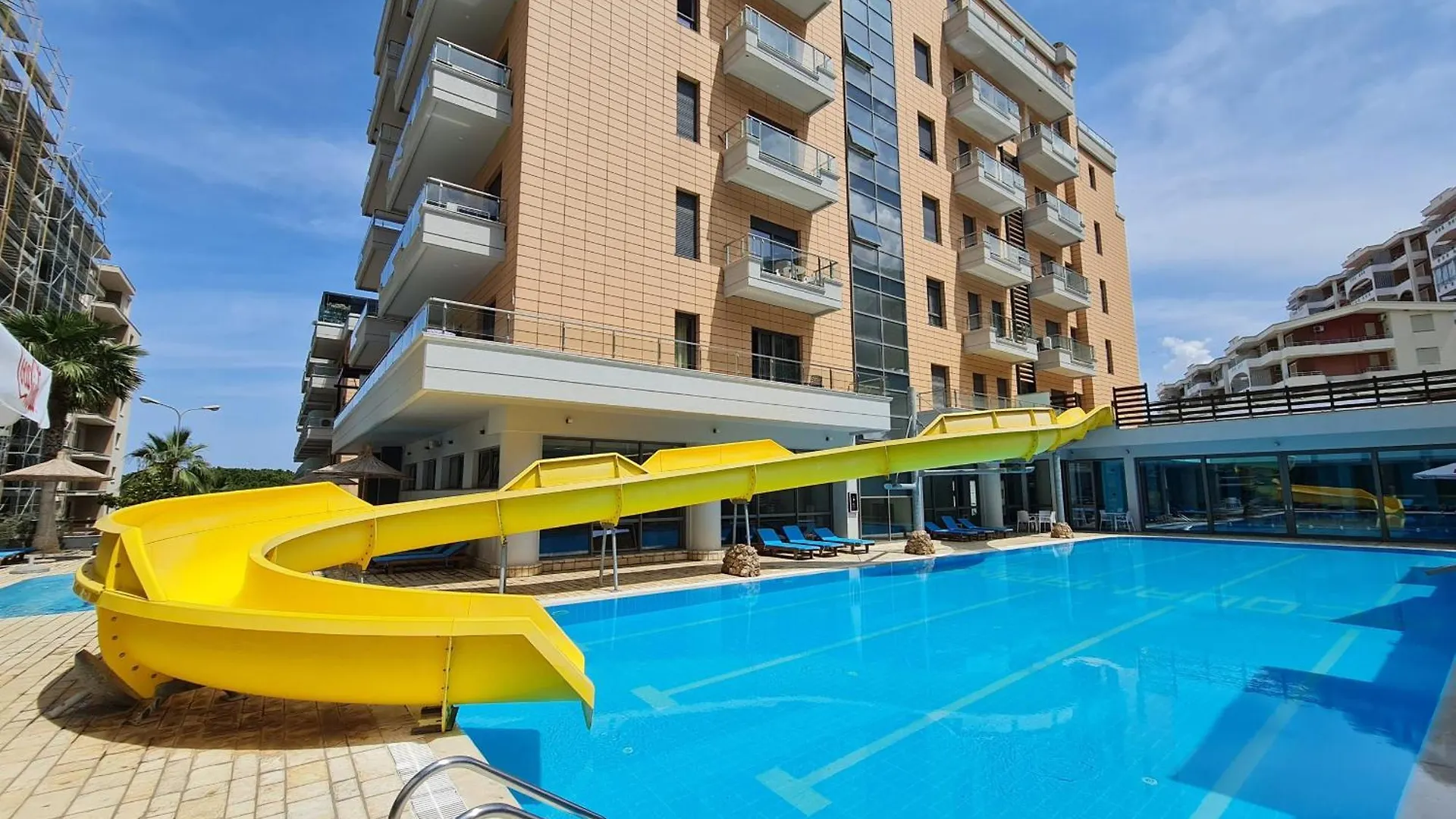 Diamond Holiday Apartments Влёра