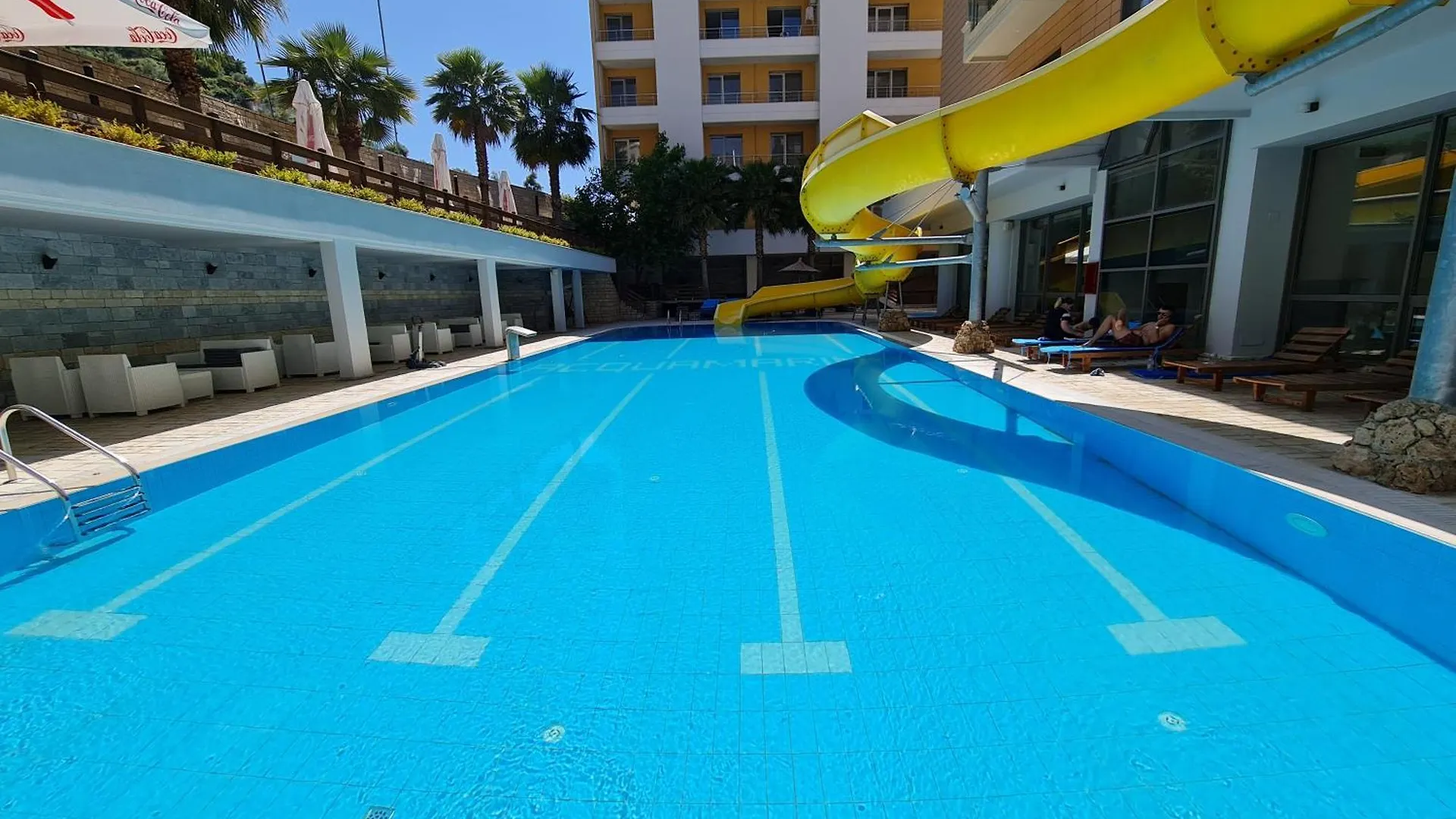 Diamond Holiday Apartments Влёра