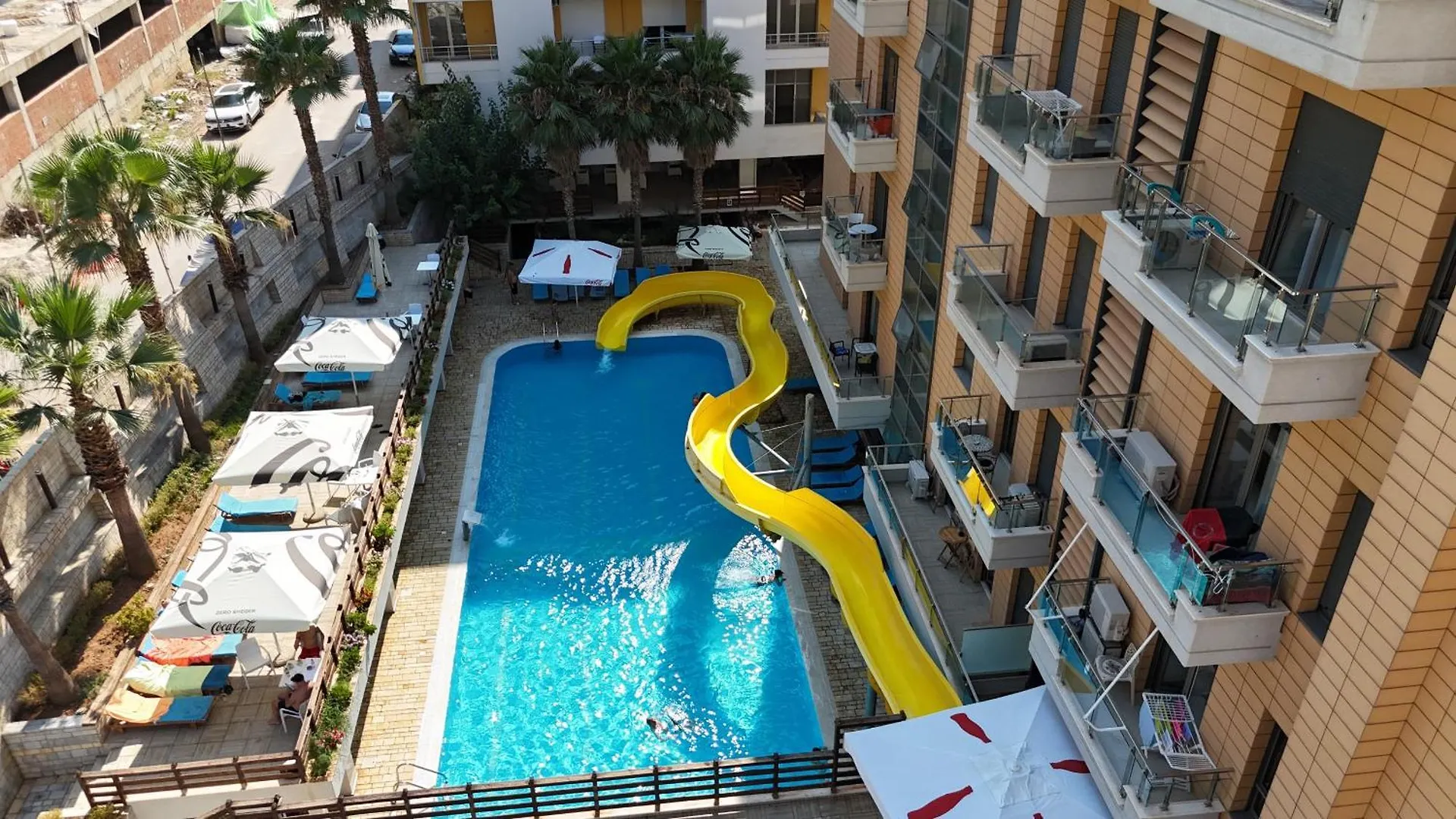Diamond Holiday Apartments Влёра