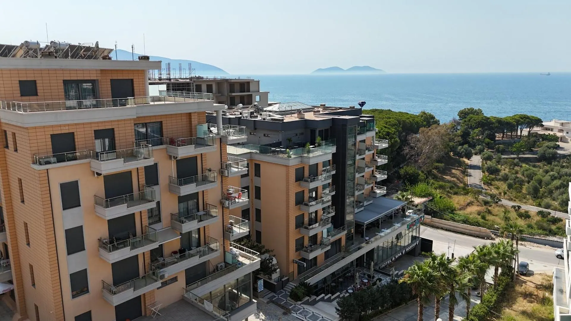 Diamond Holiday Apartments Влёра