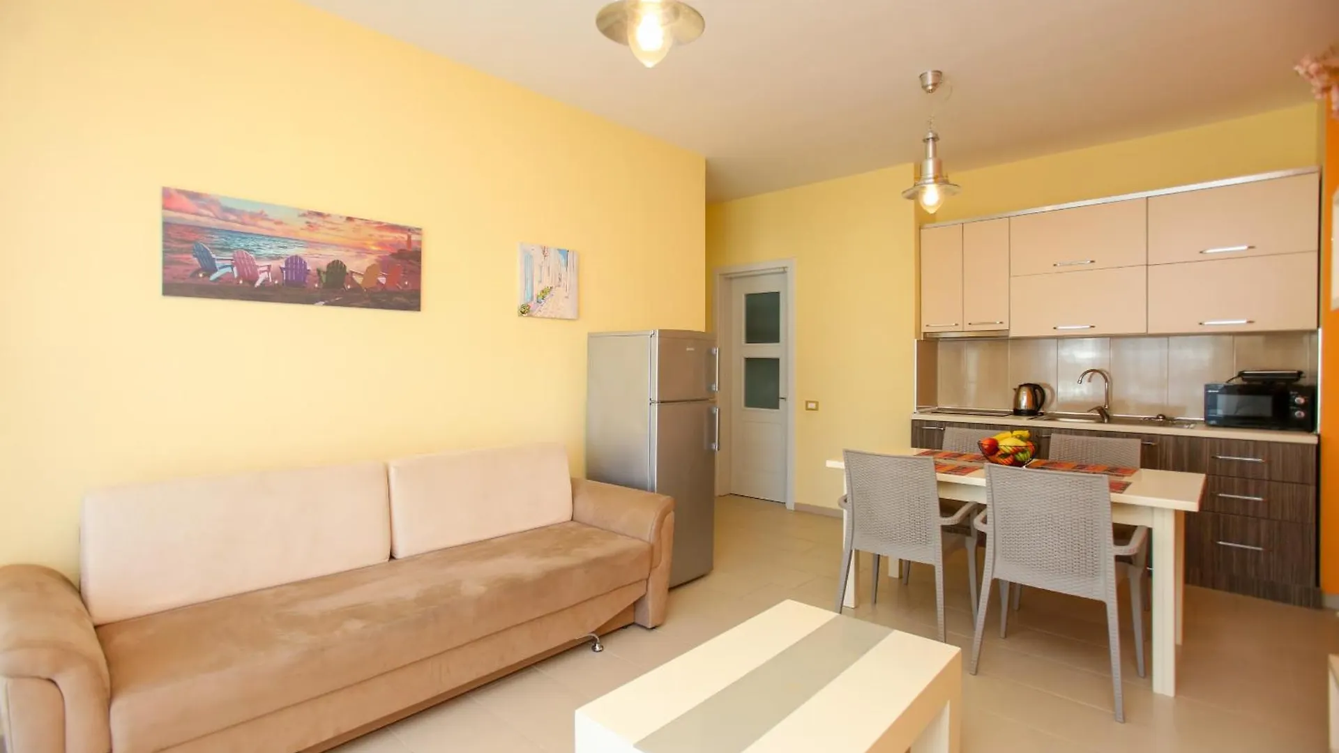 Diamond Holiday Apartments Влёра