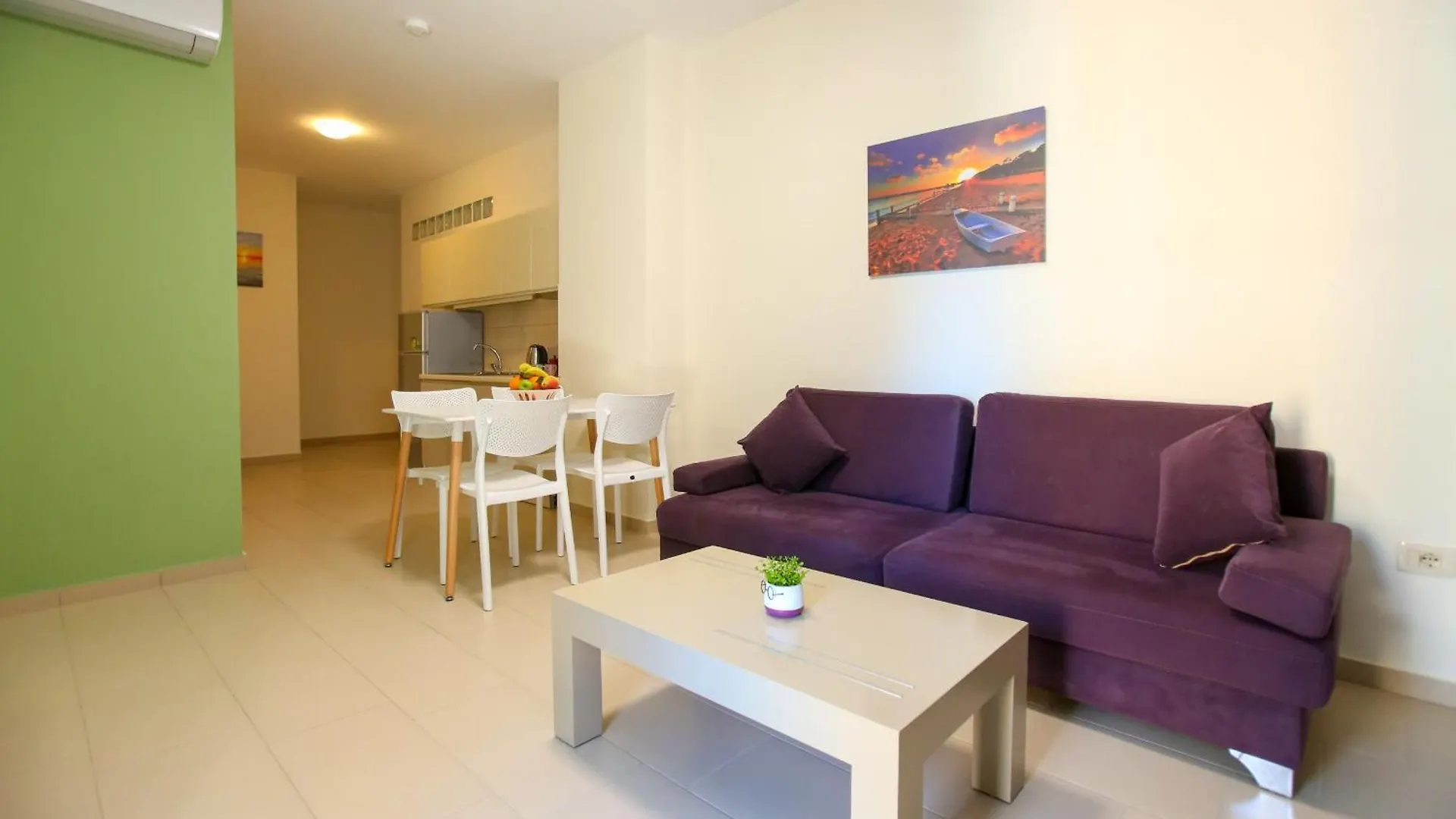 Diamond Holiday Apartments Влёра