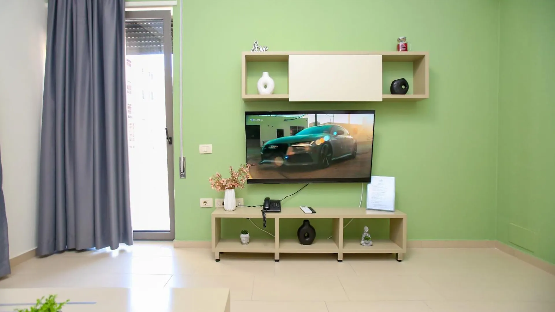 Diamond Holiday Apartments Влёра