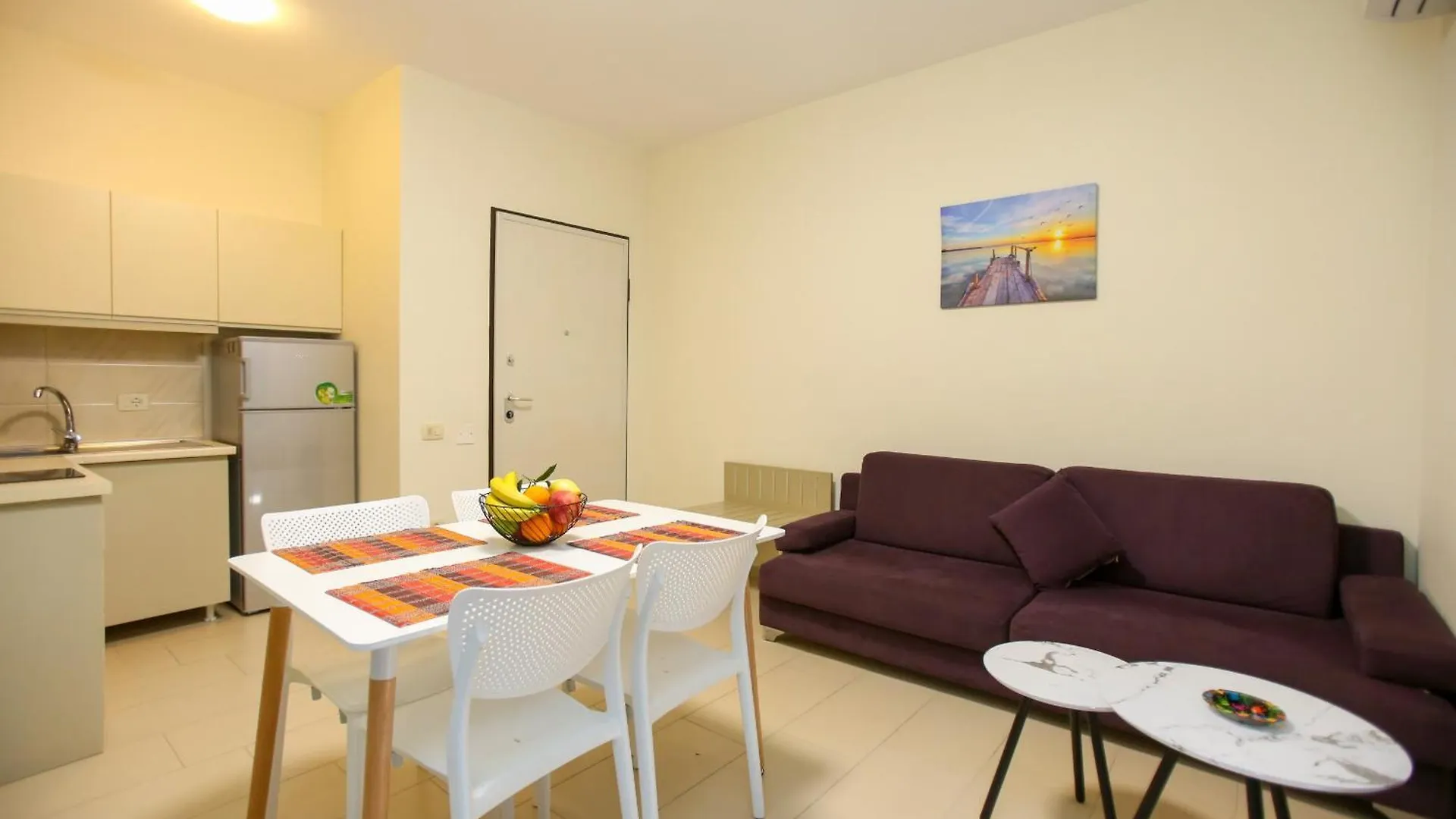 Diamond Holiday Apartments Влёра