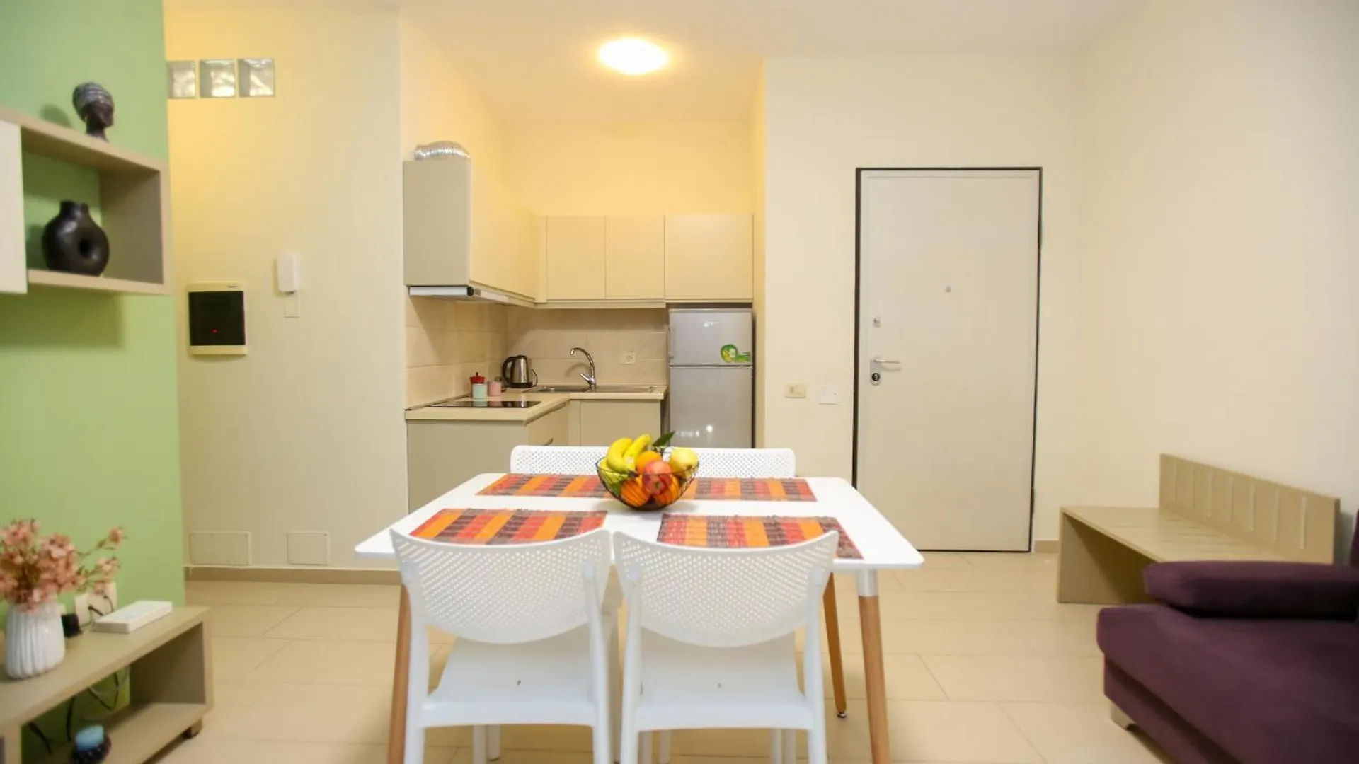 Diamond Holiday Apartments Влёра
