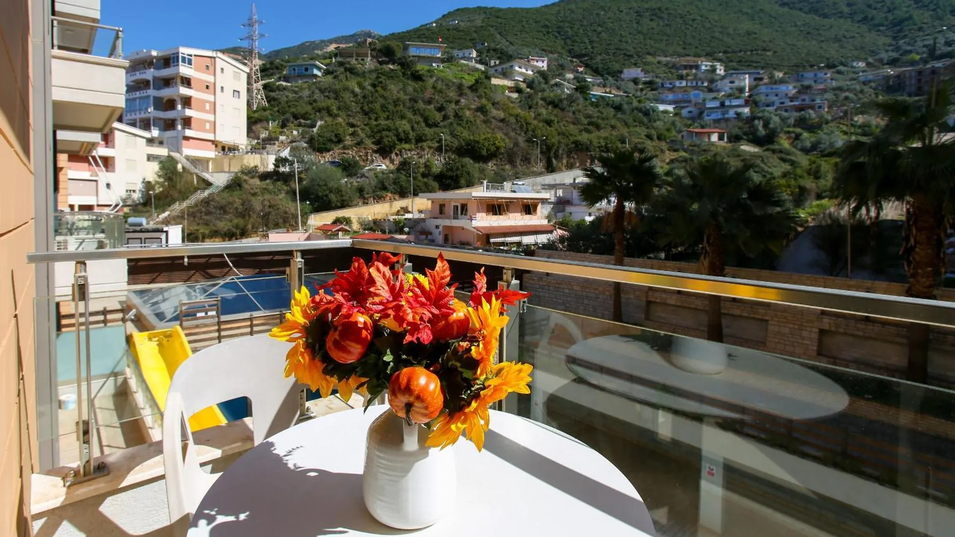 Diamond Holiday Apartments Влёра