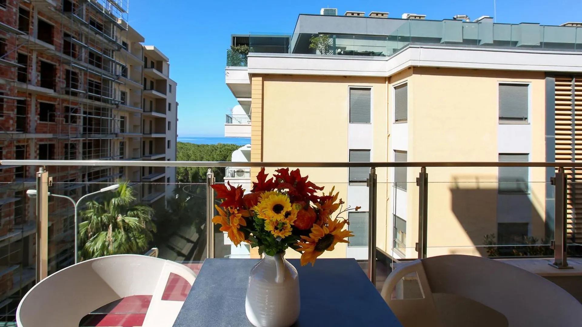 Diamond Holiday Apartments Влёра