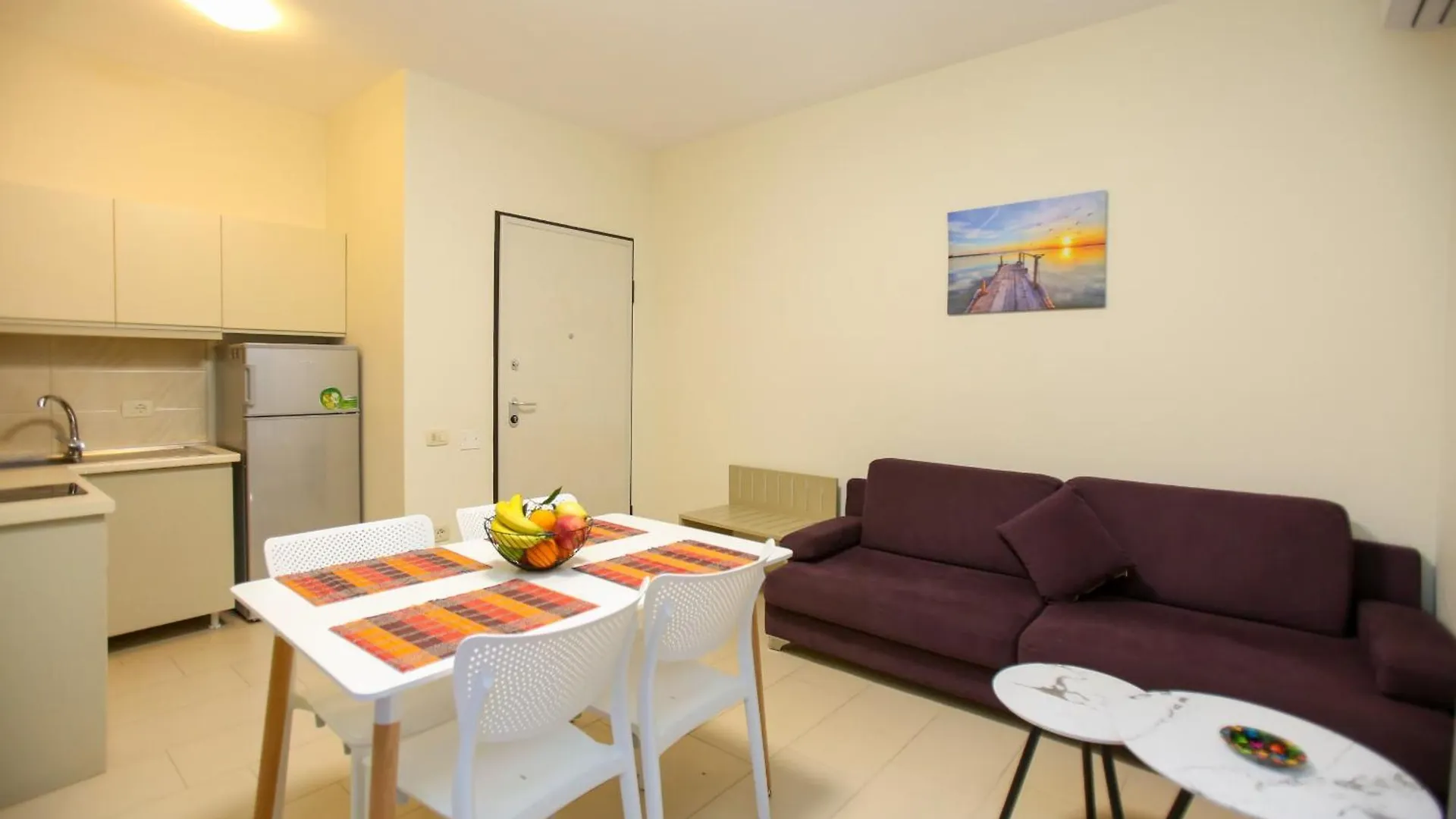 Diamond Holiday Apartments Влёра