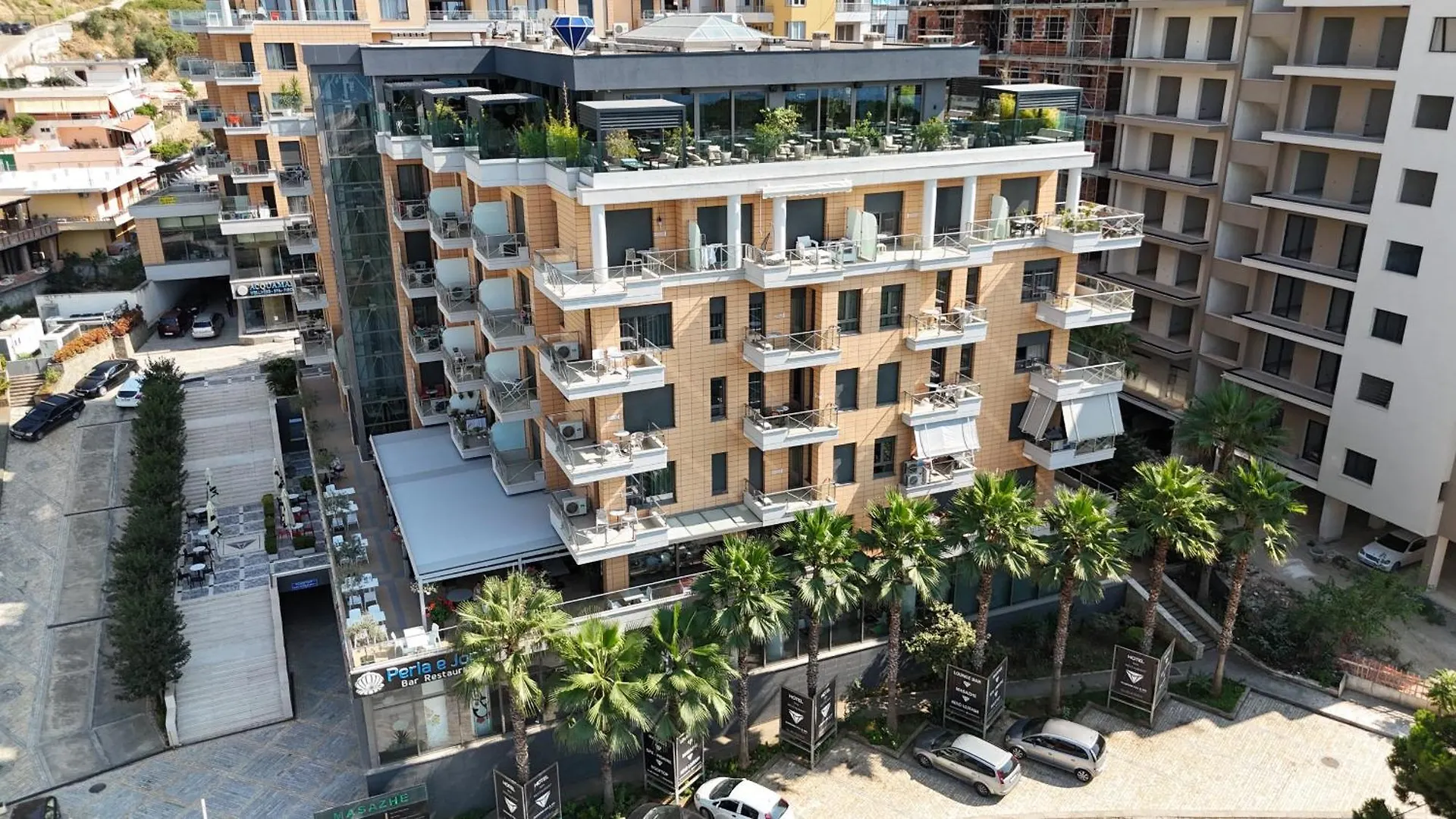 Diamond Holiday Apartments Влёра