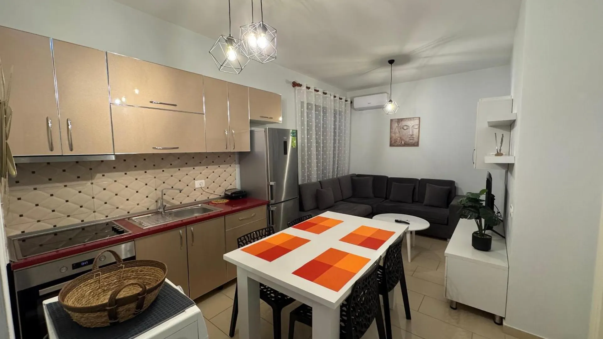 Diamond Holiday Apartments Влёра