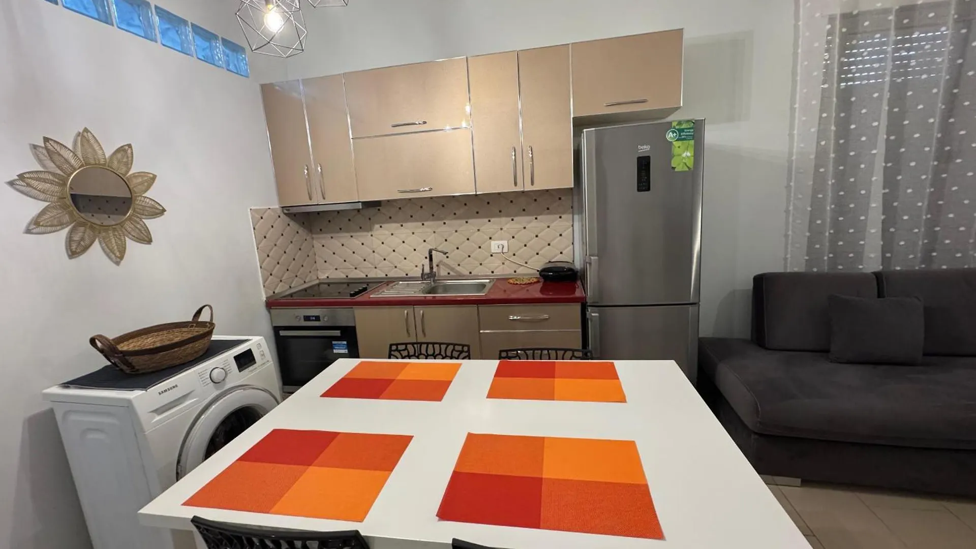 Diamond Holiday Apartments Влёра