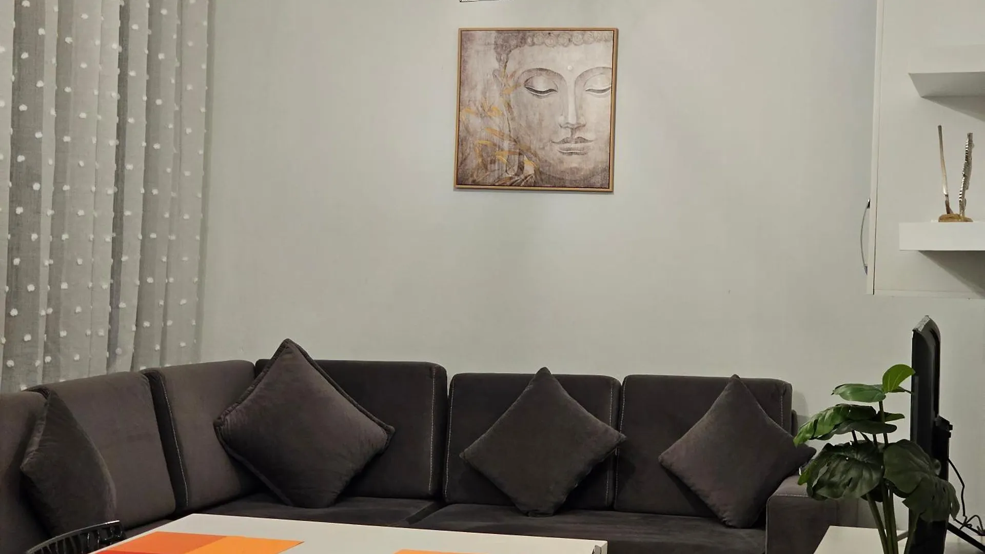 Diamond Holiday Apartments Влёра